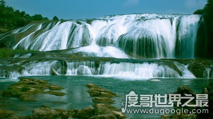 中国最大的瀑布，黄果树瀑布(高度77.8米/宽101米)