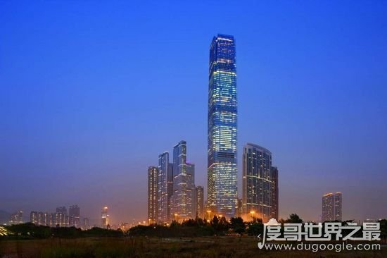 香港最高楼是环球贸易广场，有118层近500米
