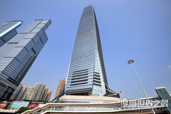 香港最高楼是环球贸易广场，有118层近500米