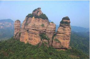 中国广东四大名山，丹霞山/西樵山/罗浮山/鼎湖山