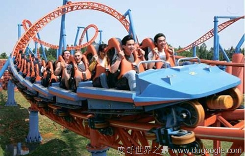 中国8大最疯狂过山车 武汉欢乐谷木翼双龙最艺术