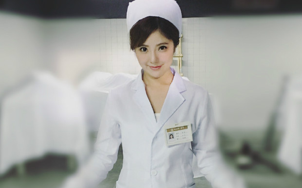 赵奕欢变装护士服 网友：哪里医院，我来了，最近感觉被掏空了，要补