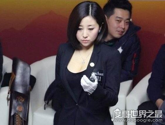 世界最美台球女裁判，吕萌希子性感写真(令人羡慕的人间胸器)