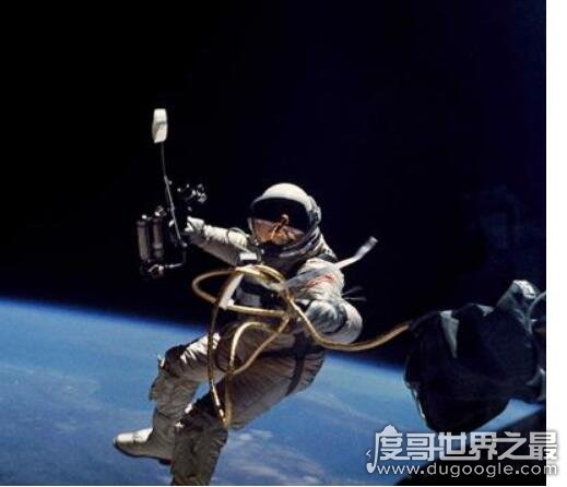 人类太空行走第一人，苏联的阿列克谢·阿尔希波维奇·列昂诺夫