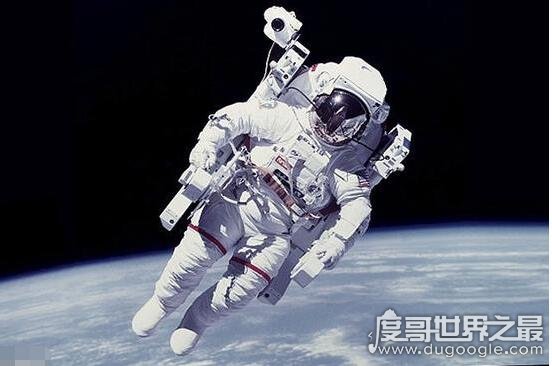 人类太空行走第一人，苏联的阿列克谢·阿尔希波维奇·列昂诺夫