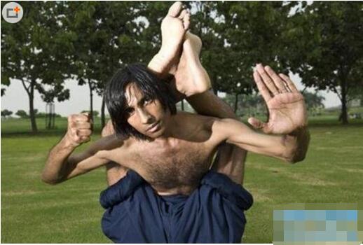 世界上最软的男人，伟杰·沙马(能穿过20厘米网球拍)