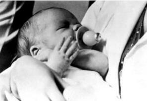 世界上第一个试管婴儿，路易丝·布朗(1978年诞生于英国)