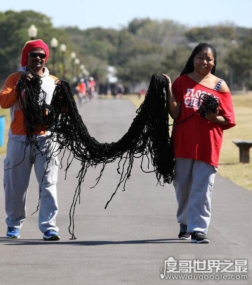 世界上头发最长的女人，阿萨·曼德拉(长16.8米重70斤)