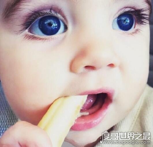 世界上睫毛最长的宝宝，漂亮的大眼睛实在是太让人羡慕了