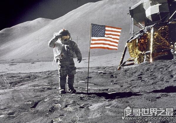 第一个登上月球的人是谁，是美国的尼尔·奥尔登·阿姆斯特朗