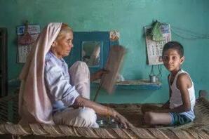 世界上年龄最大的母亲，印度74岁老太生下龙凤胎破纪录