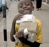 世界上最穷的国家津巴布韦，人均年收入不够买个棒棒糖（0.7毛钱）