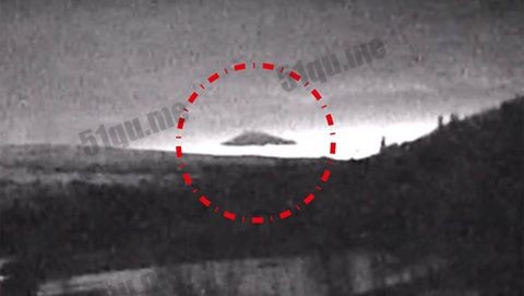 挪威UFO热点上空出现三角形结构物体