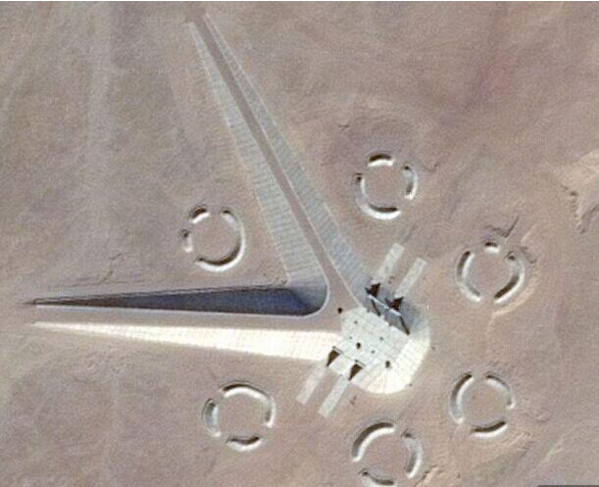 埃及沙漠惊现神秘建筑 疑似外星人基地
