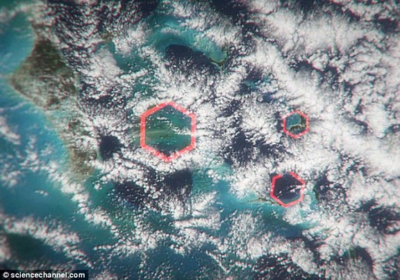 百慕大三角谜团解开了？科学家指六边形云是意外发生原因！