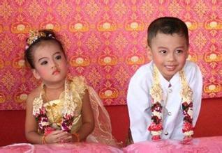 泰国7岁龙凤胎举行婚礼 竟是为了防夭折！
