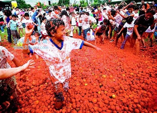 世界上最不可思议的狂欢节 西班牙西红柿大战你想来吗?