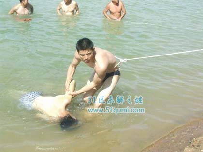 3岁女孩泡澡时溺水致深度昏迷 粗心爸爸及时抢救挽回生命