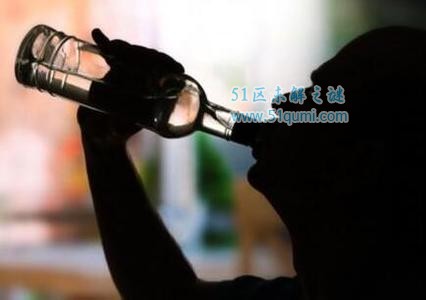 酒后暴揍聋哑老人 男子假装