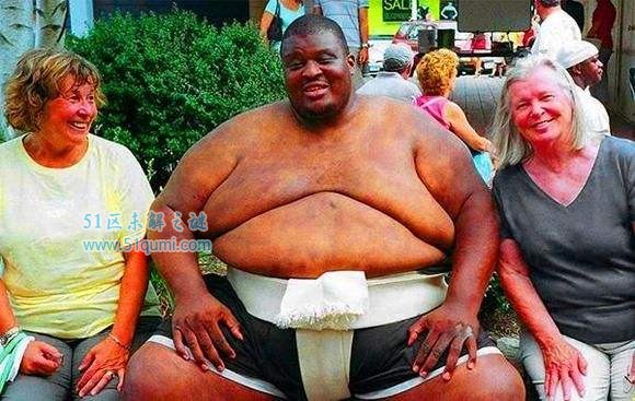 亚伯勒世界上最重的相扑手 体重370公斤与妻子反差萌