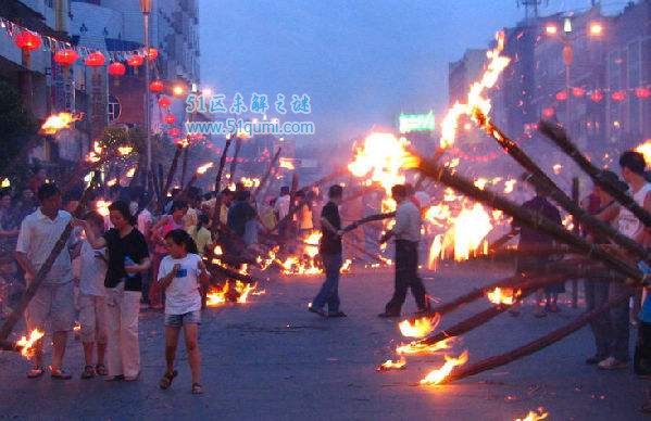 火把节是哪个民族的节日?揭秘"东方狂欢节"的过程