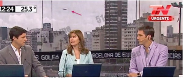 阿根廷电视主播室窗外惊见UFO
