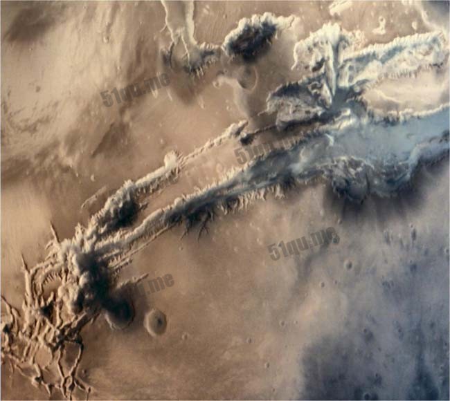 火星巨大的爆炸蘑菇云照片