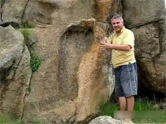 在南非发现的巨人脚印