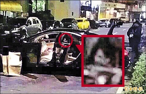 杀手倪扬修酒驾肇事，夺走两条人命，他的肇事宾士车，被民众拍到后座有一张疑为鬼脸照，引发网友疯狂转传。