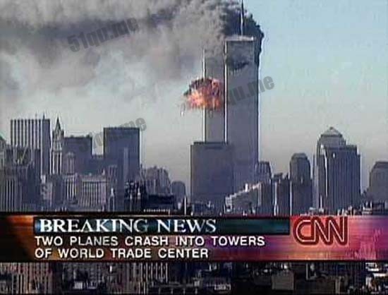 美国CNN画面。可以清楚地看到第二架飞机撞击所产生的巨大火球从大楼上迸出。
