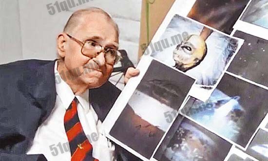 布希曼在临终前将外星人同事和外星球照片公诸于世。