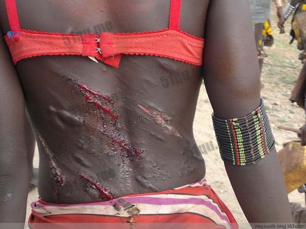 实拍非洲部落女性找抽血腥求爱仪式