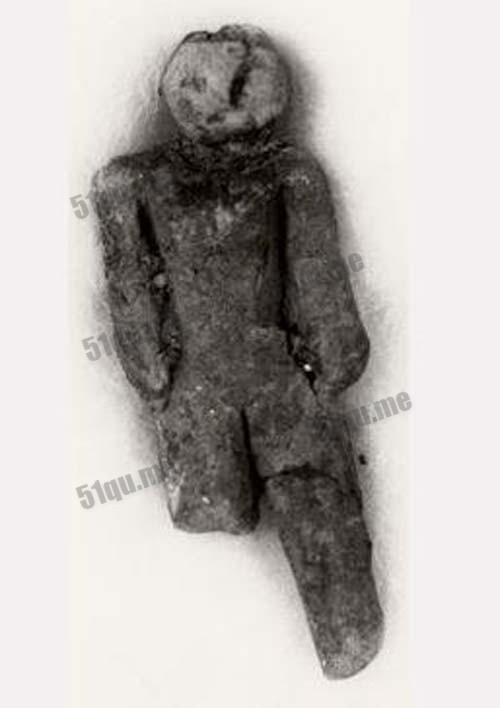 工人挖到史前人类文明的人形石偶