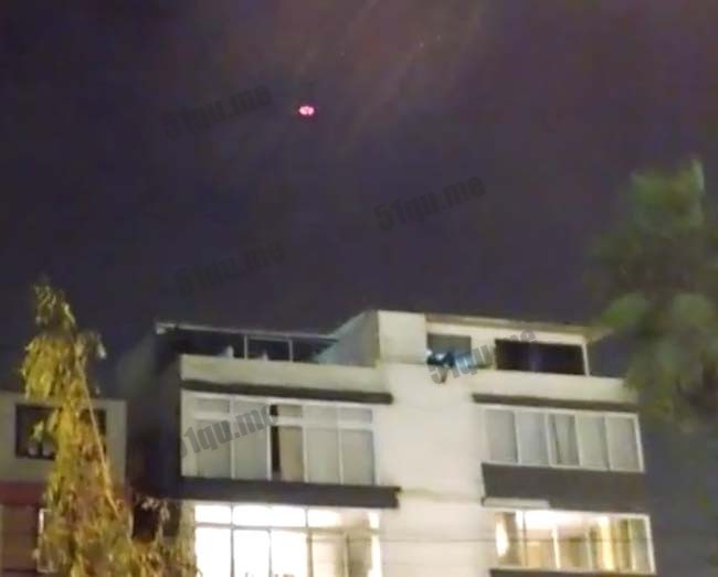 秘鲁利马在房顶上的红色UFO