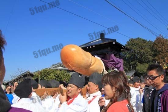 男性生殖器则是神社的祭拜物