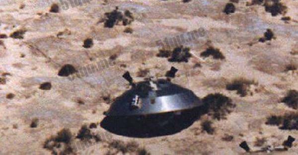 美空军中校目击外星人抢修UFO
