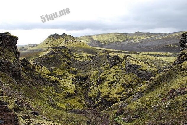 冰岛的空心岩柱是如何产生的