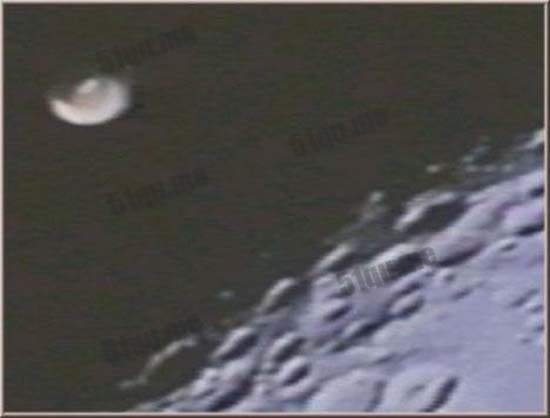阿波罗16在拍摄月球表面时出现的飞碟