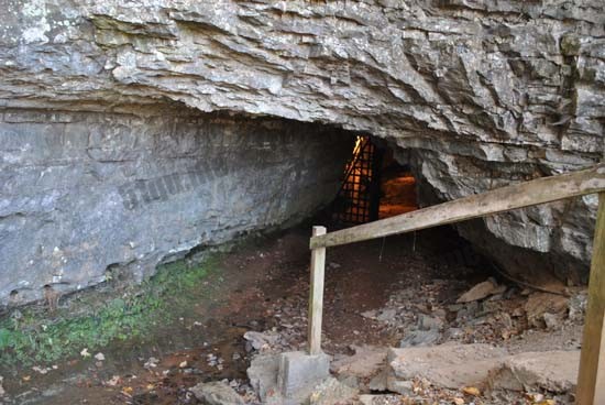 贝尔女巫住的洞穴