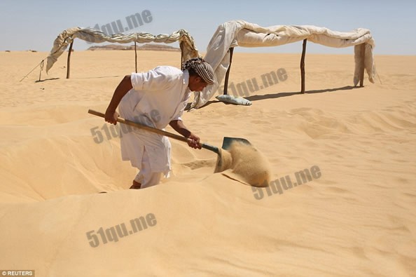 埃及40度热沙浴能治百病