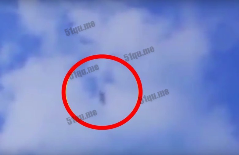 俄罗斯上空悬浮神秘UFO