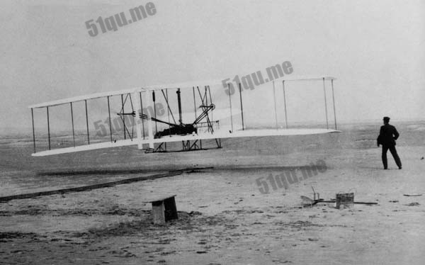 莱特兄弟研制的世界上第一架飞机