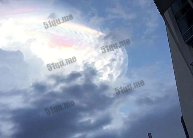 哥斯达黎加独立日天空惊现神秘UFO光云 专家称是蕈状云