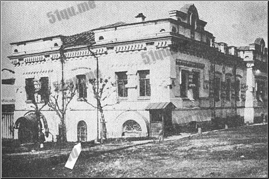 沙皇全家最后居住的Ipatiev House，并且在该地下室被全部杀害。