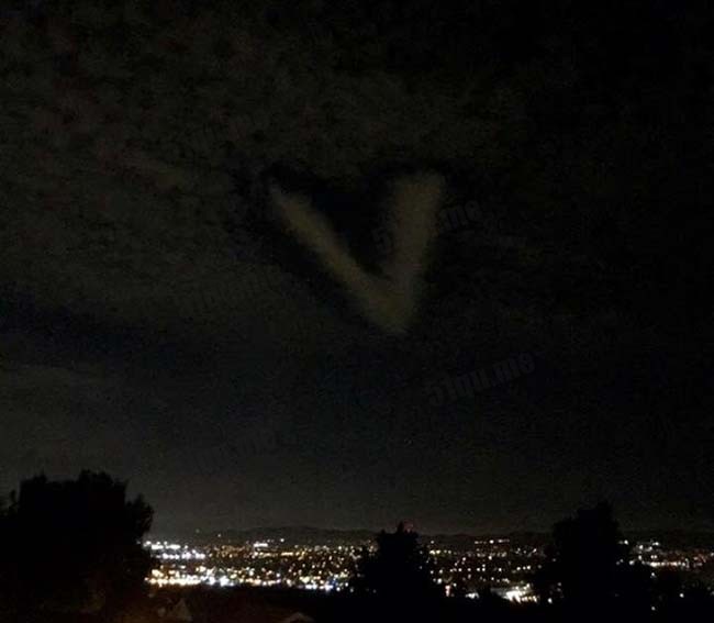 神秘V型云