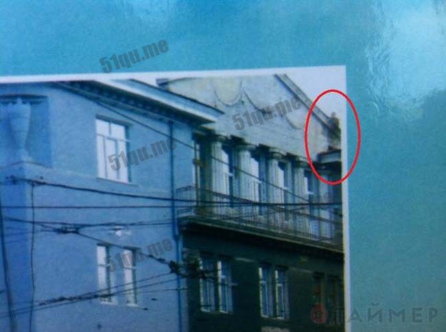 俄罗斯一学校屋顶拍到的灵异照片
