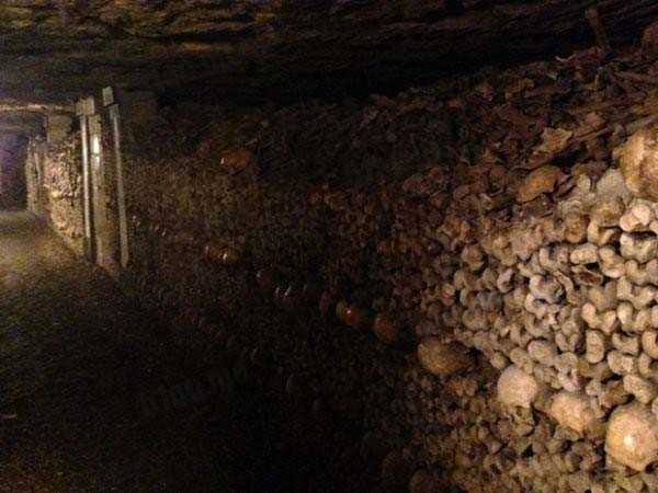 巴黎地下墓穴 (Catacombs of Paris)