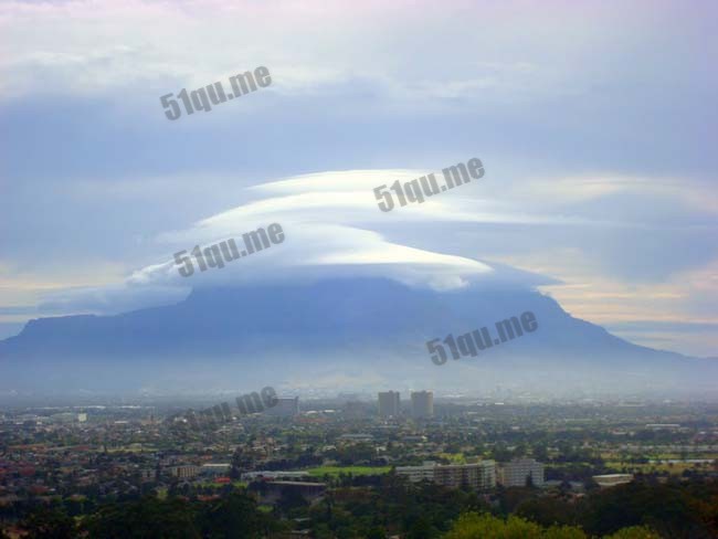 飞碟云（Lenticular cloud）