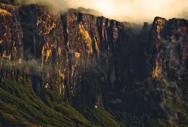 罗赖马山(Mount Roraima)