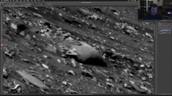UFO探索者WhatsUpInTheSky37在火星照片上发现UFO。
